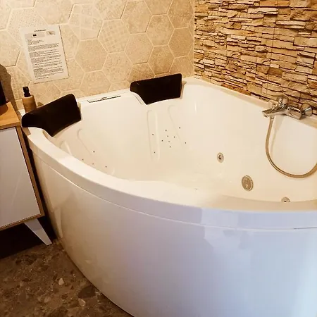 Le Nid Douillet D'alsace Et Sa Balneo Holiday home Ottmarsheim